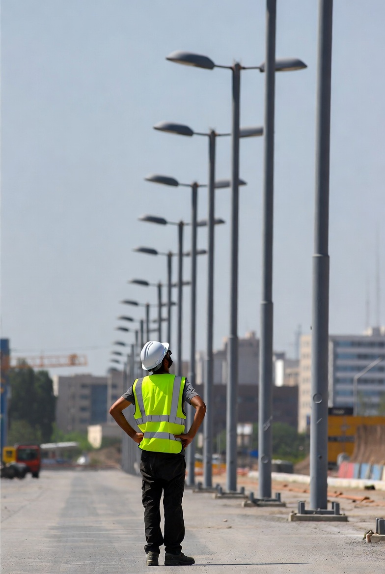 Pole-mounted lamps for lighting contractor access work